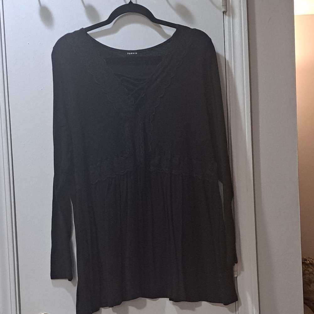 Torrid Black Long Sleeve Tunic with Lace Detail EUC